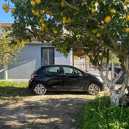 Apartment Zados Garden Villa, Nomade Lixouri